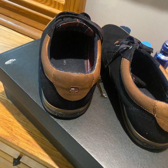 Tommy Hilfiger Black and brown men shoes, size 11 - Picture 3 of 6
